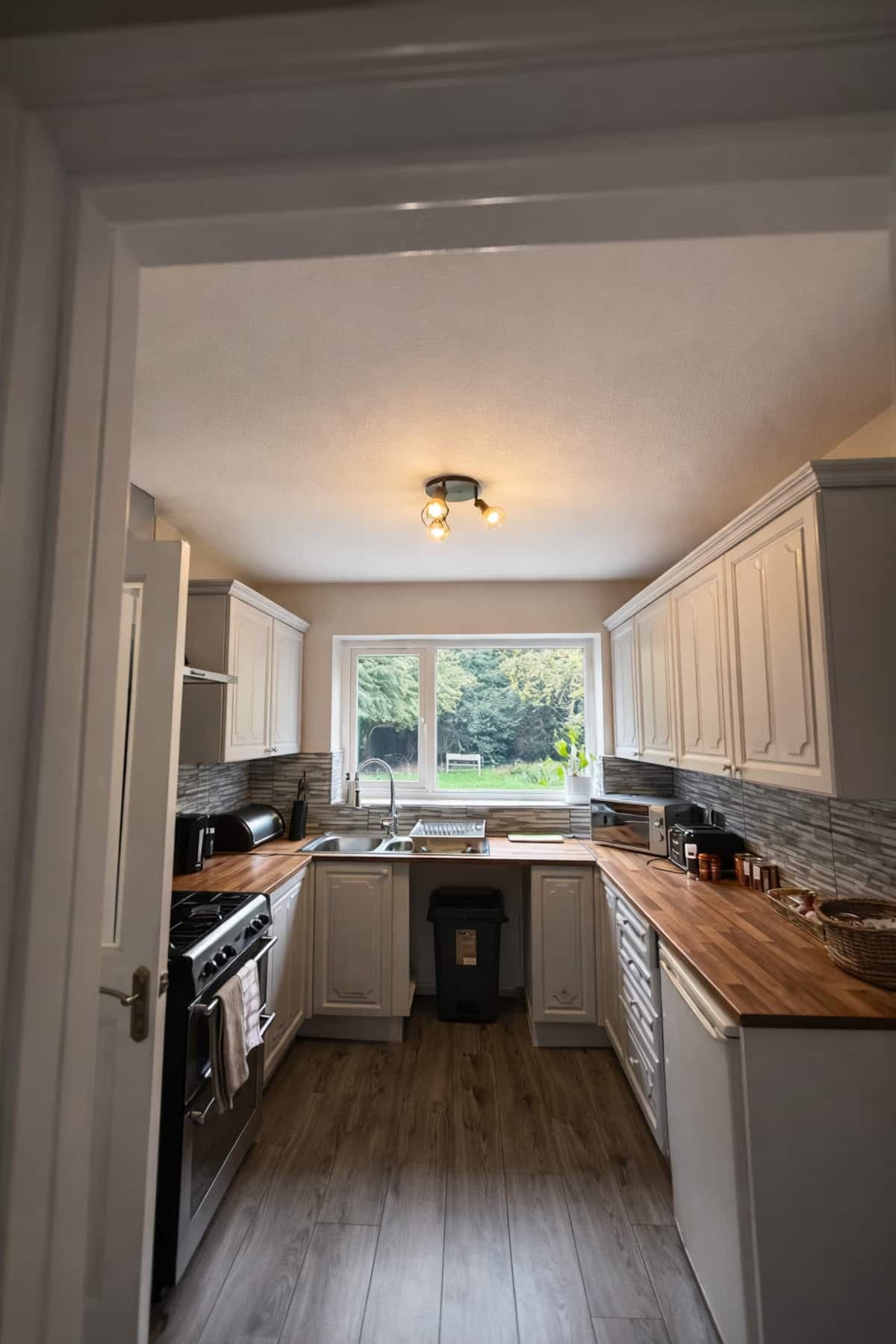 Fitted kitchen in a Mayra Housing house